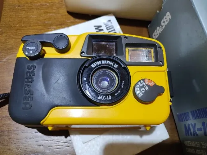 Câmeras Motor Marine MX-10 e Flash YS-40