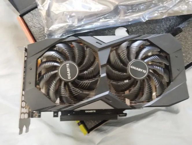 Nvidia Geforce RTX 2060 Gigabyte Windforce