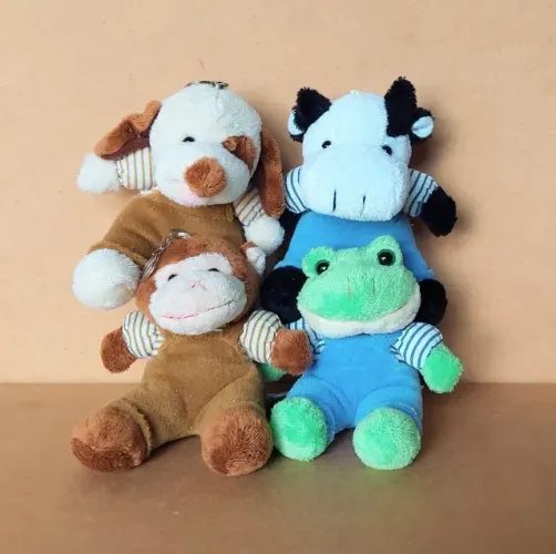 brinquedo - pelúcias chaveiros animais com macacão (usados)