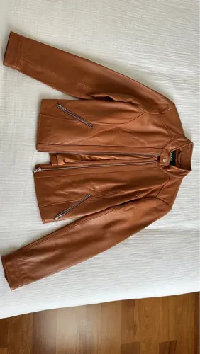 Jaqueta de couro caramelo marca Amaro tam M