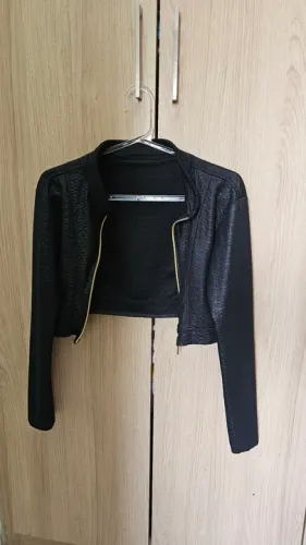 Jaqueta cropped preta