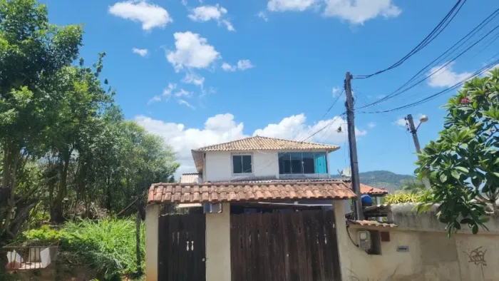 Sobrado com 3 quartos em Santa Paula, Rua Daniel Felipe Diniz cep 24944-570