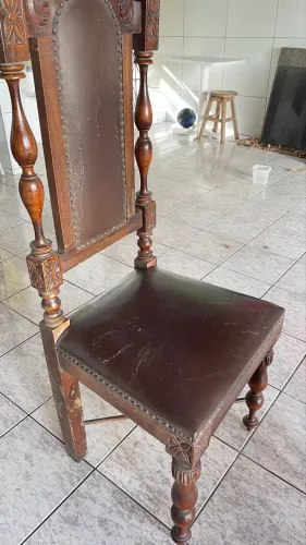 Cadeira de jantar em madeira