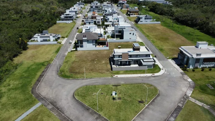 Lote de esquina, próximo a área de lazer - Condomínio Fechado Villa Ratones.