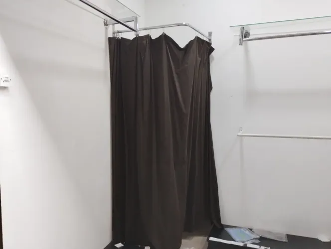 Araras para loja de roupas