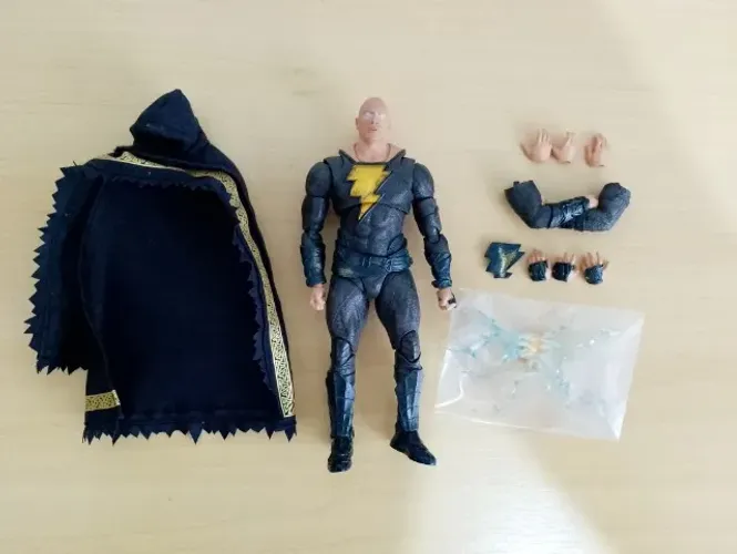 Adão Negro SH figuarts DC