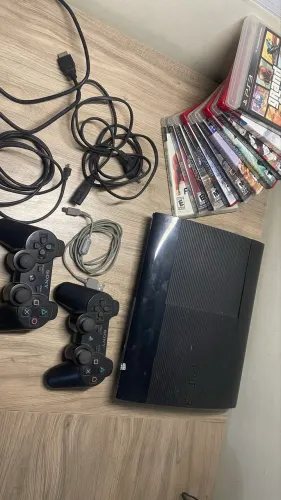 PlayStation 3 Super Slim + 2 Controles + 10 Jogos Originais