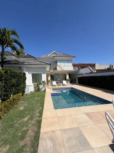 Casa triplex à venda no Condomínio Interlagos de Itaúna