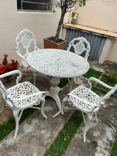 Conjunto Mesa e 4 Cadeiras em Ferro Fundido - Jardim/Varanda