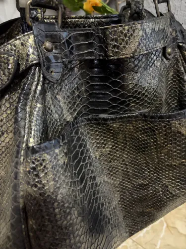 Vendo Max Bolsa estilo Couro de Cobra!