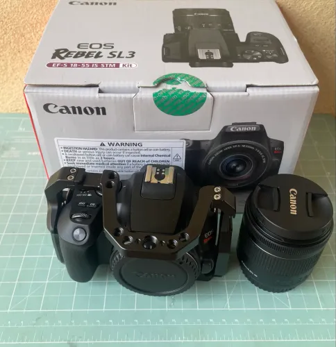 Canon Sl3 + Lente 18-55 + Cage Completa