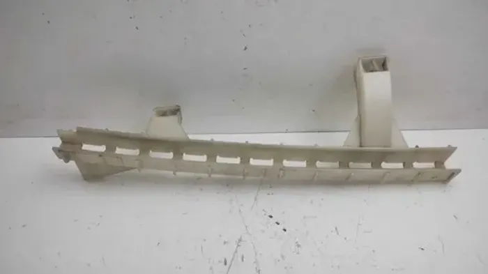 Canaleta Vidro Traseiro Direito Audi Q3 2016 8u0839068 Branco