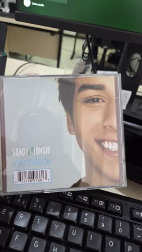 CD Sandy e Junior internacional / Identidades