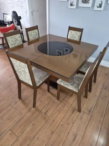 Conjunto sala de jantar com mesa e 6 cadeiras