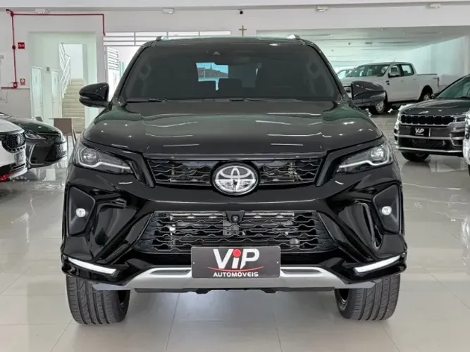 Toyota Hilux SW4 SRX Plat. 4X4 2.8 TB Die. Aut. 2024
