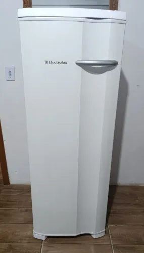 Freezer vertical Electrolux 220lt em Ótimo Estado!