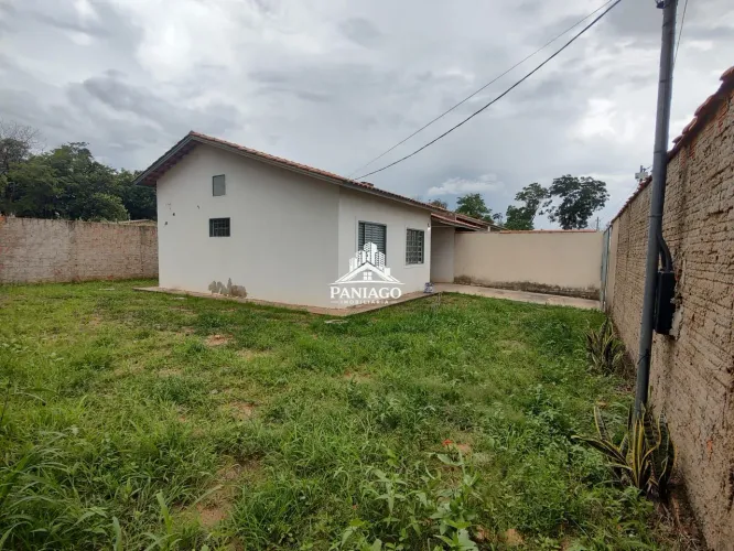 Casa com 2 quartos (1 suíte), amplo terreno, Altos do Parque, Cuiabá-MT