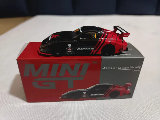 Mini GT Mazda RX7 Advan