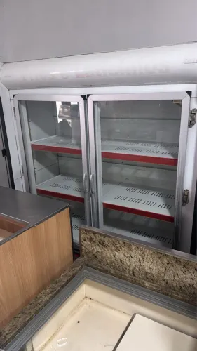 Expositor refrigerado 2 portas pra frios , laticínios e bebidas 