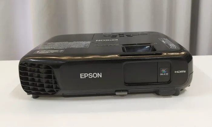 Data Show EPSON S18+ PARA ESCOLAS, TEATROS E APRESENTAÇÃO EM AMBIENTE ILUMINADO