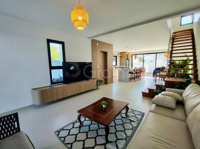 Casa Geminada de 170m² com 3 suítes no bairro Daniela