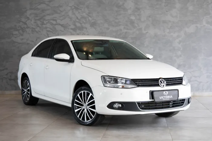 Volkswagen Jetta Highline TSI 2.0 8V 120cv Gasolina Tiptronic 2014