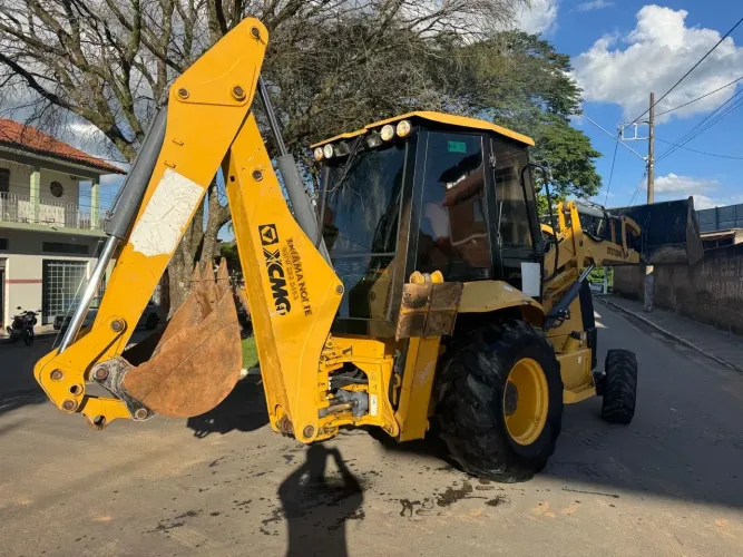 Retroescavadeira XCMG 2019