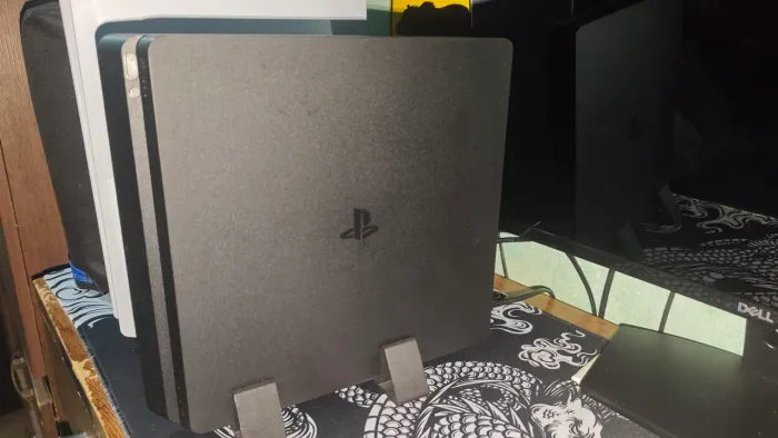 Playstation 4 slim 