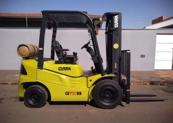 Empilhadeira Clark 2,5T Gts 25