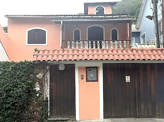 Casa para aluguel tem 250 metros quadrados com 3 quartos