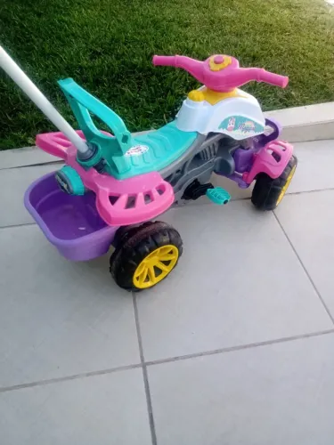 carrinho de passeio pedal quadrisiclo infatil menina 