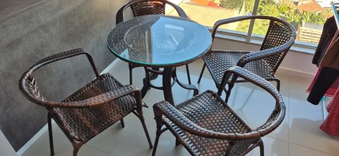Conjunto mesa e 4 cadeiras de vime Imbituba