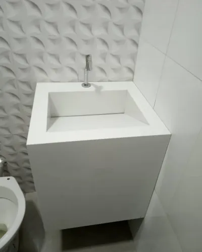 Lavatório, nicho, bancada de porcelanato 