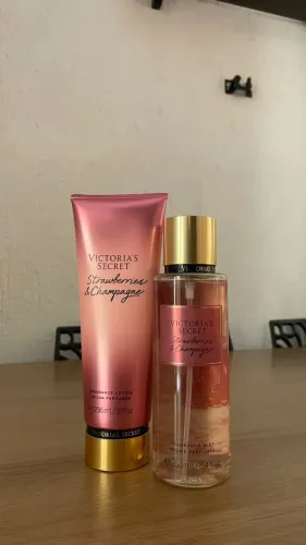 (DESCONTÃO) Kit Victoria Secret's Strawberry & Champagne