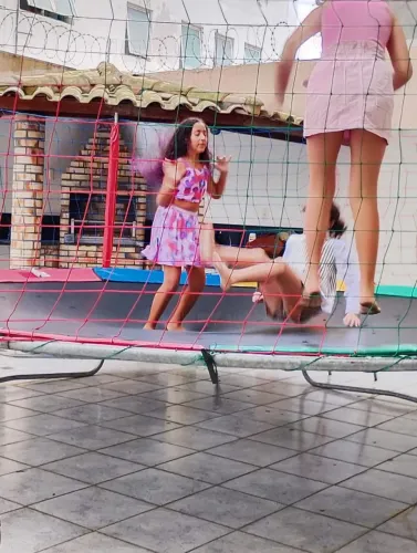 PULA-PULA INFANTIL GRANDE(4,50 m)- SEMI-NOVO