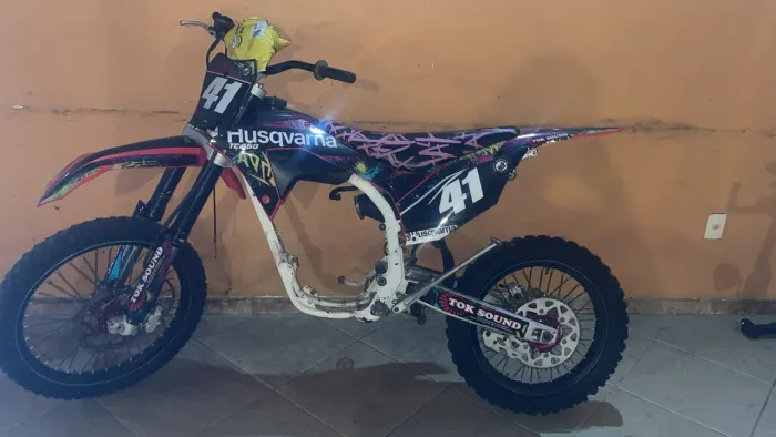 Moto de trilha importada 