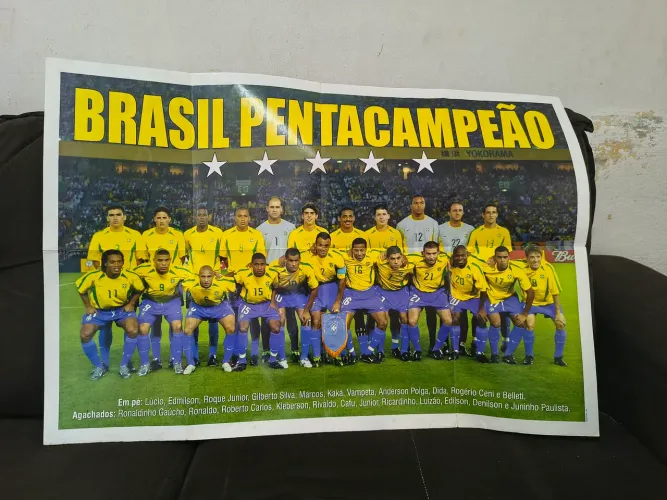 Pôster da seleção brasileira penta campeão em 2002 