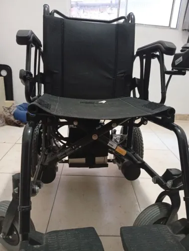 Vendo cadeira de rodas motorizada freedom 
