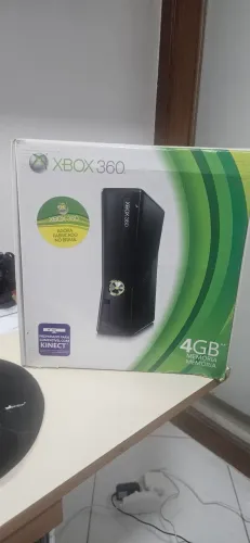 XBOX 360 4GB