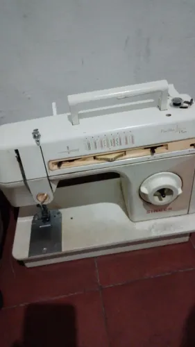 Maquina de Costura Singer