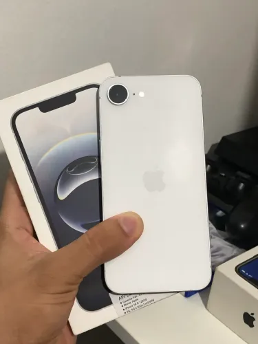 iPhone 16e 