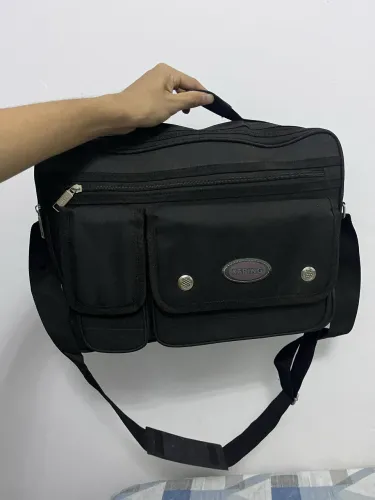 Bolsa de lado masculino, preta grande