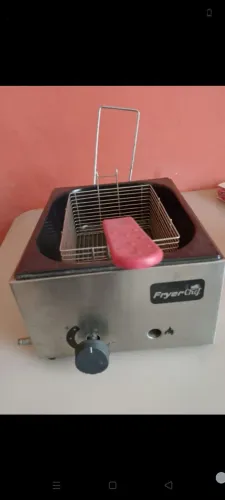 Vendo fritadeira A gás valor 150