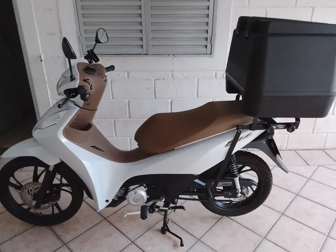 Baú com suporte para biz
