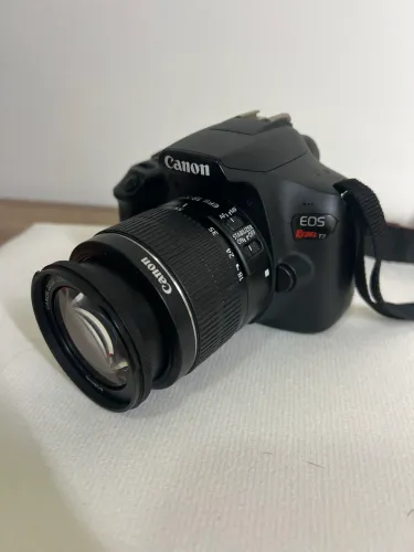 CANON T7