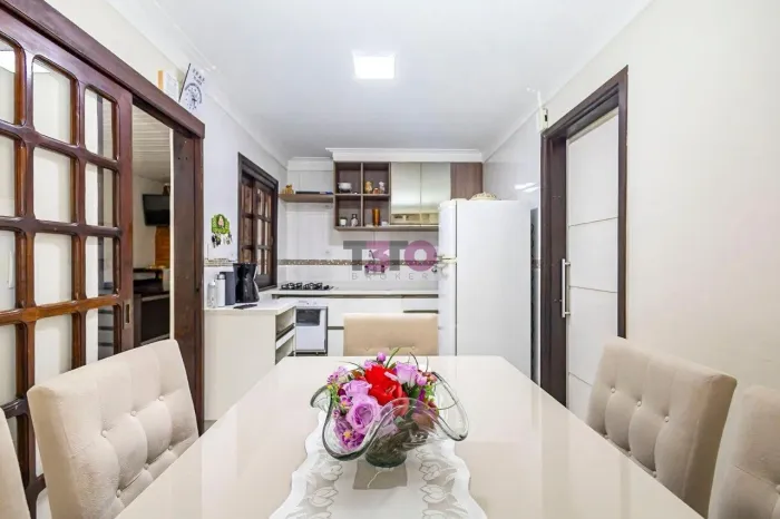 Sobrado à venda, 3 dormitórios, sendo 1 suíte, R$ 950.000, Capão da Imbuia, Curitiba, PR