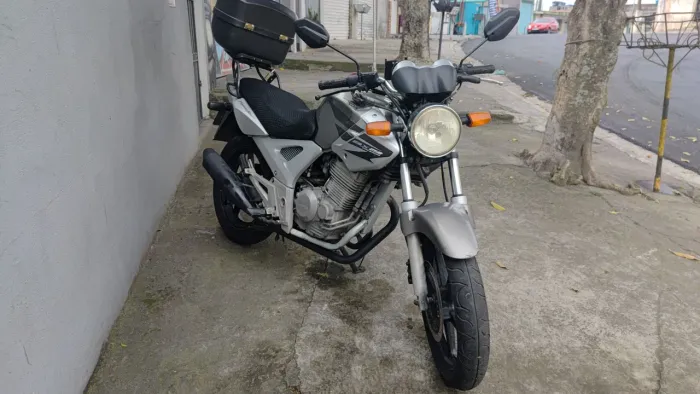 Vendo Twister 2008 2°DONO. BAIXO KM
