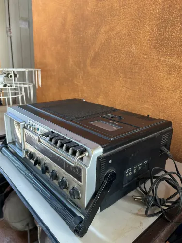 Boombox combo (TV, rádio e cassete)