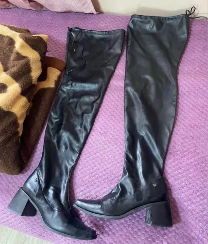 Bota over 38 lança perfume usada 