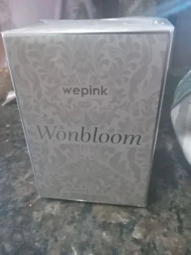 Perfume da wepink e um kit se bolsa